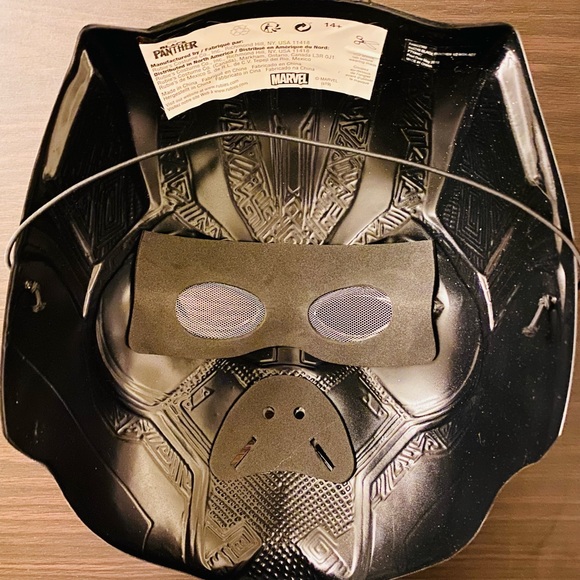 Black Panther Mask - Picture 2 of 3